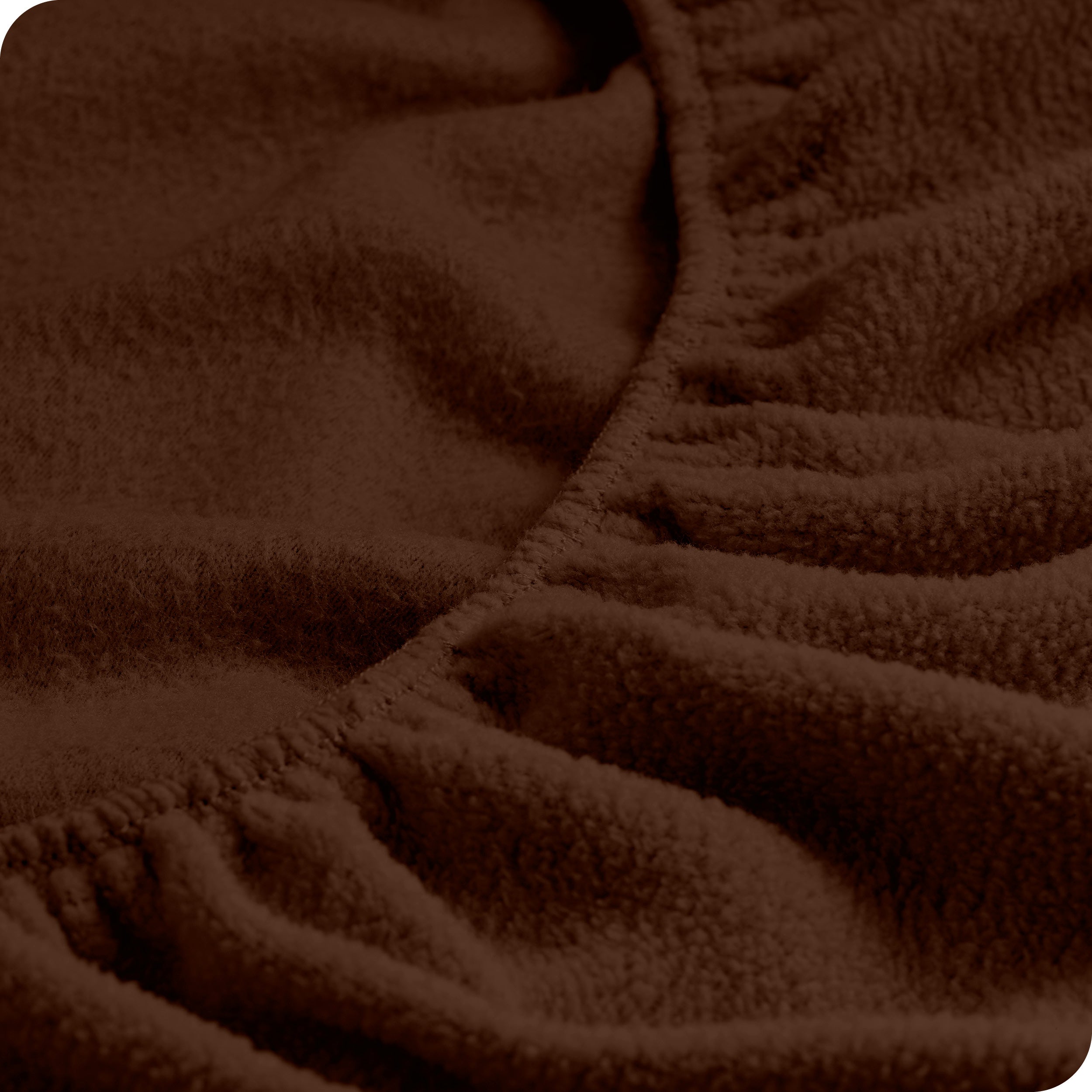 Close in view showing the elastic on the fitted sheet