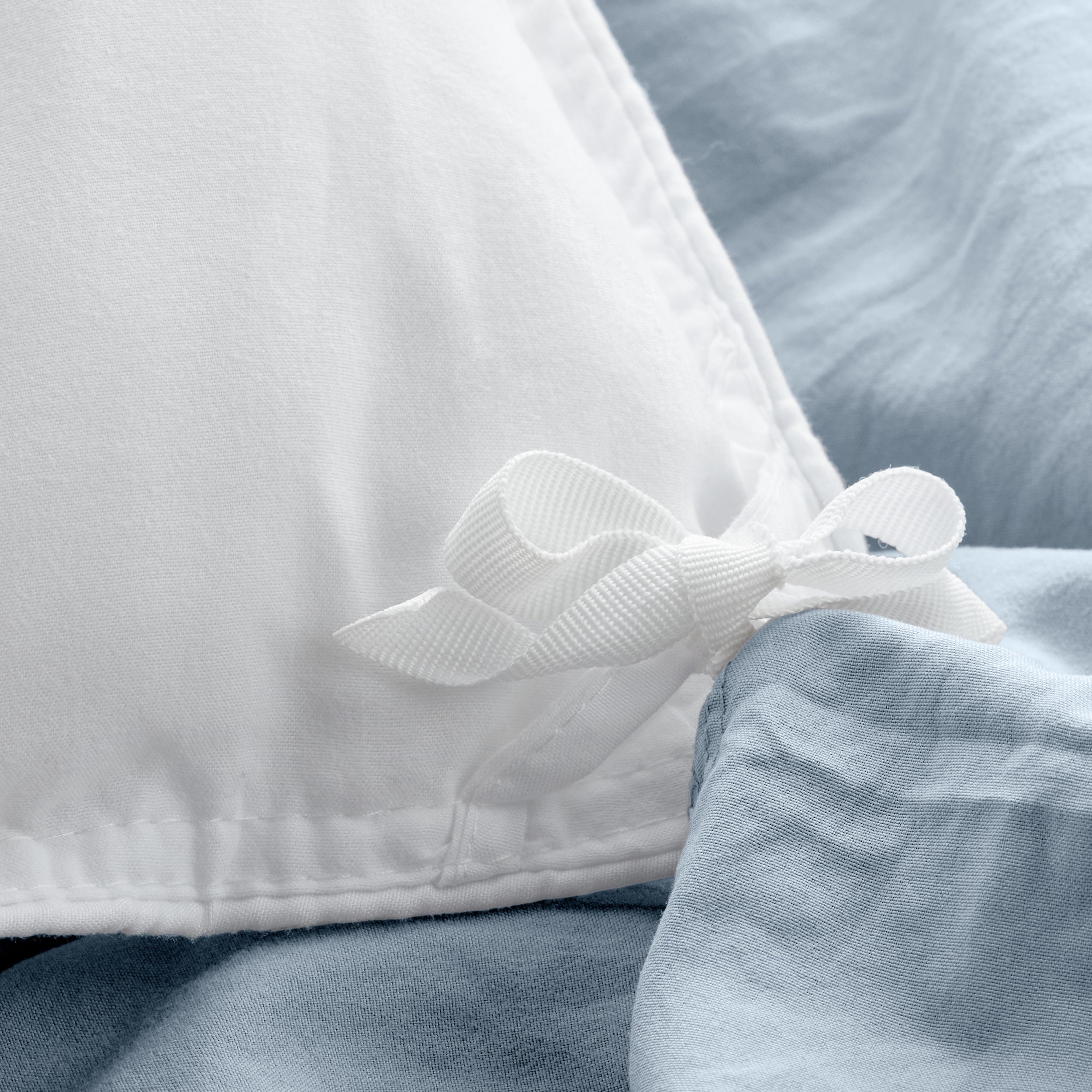 Close up of cloth ties for attaching duvet insert to inside of duvet cover