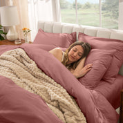 A women sleep on the bed with organic cotton percale duvet cover and pillowcases.