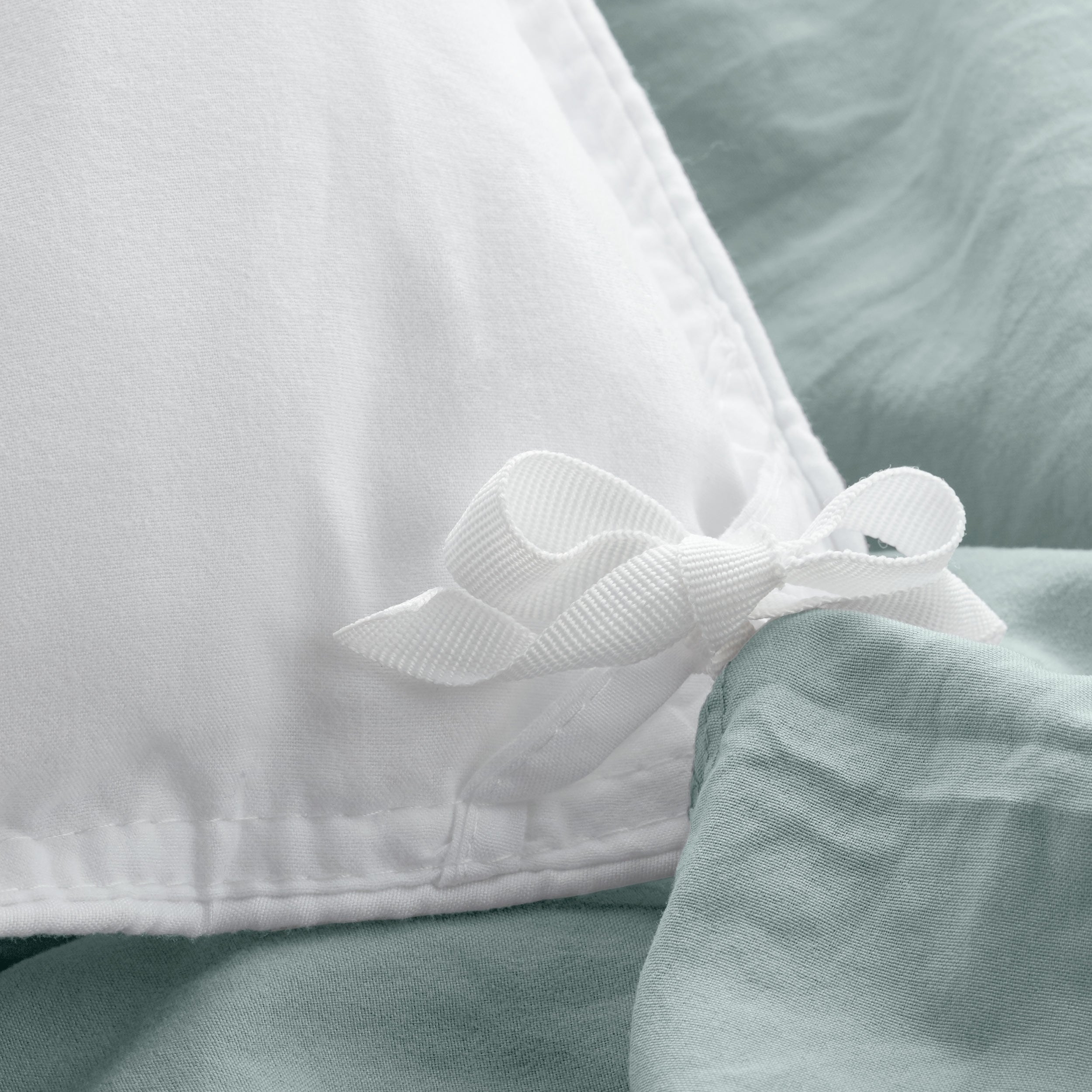 Close up of cloth ties for attaching duvet insert to inside of duvet cover