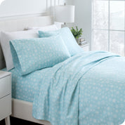 Print flannel sheets on a bed