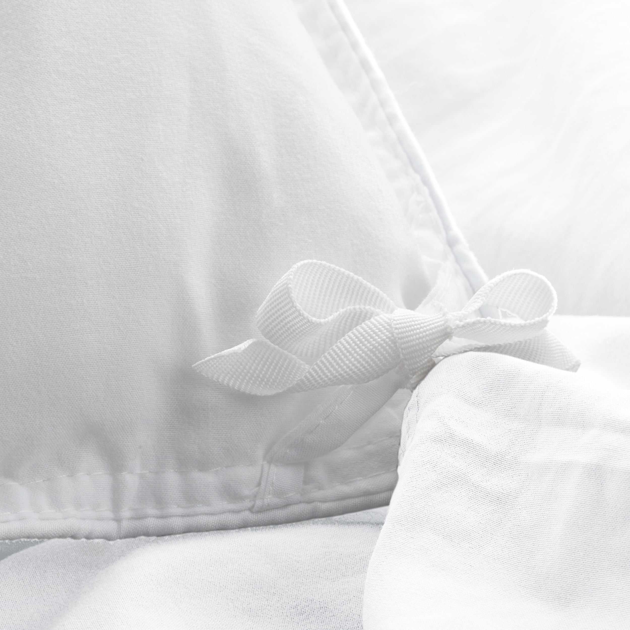 Close up of cloth ties for attaching duvet insert to inside of duvet cover
