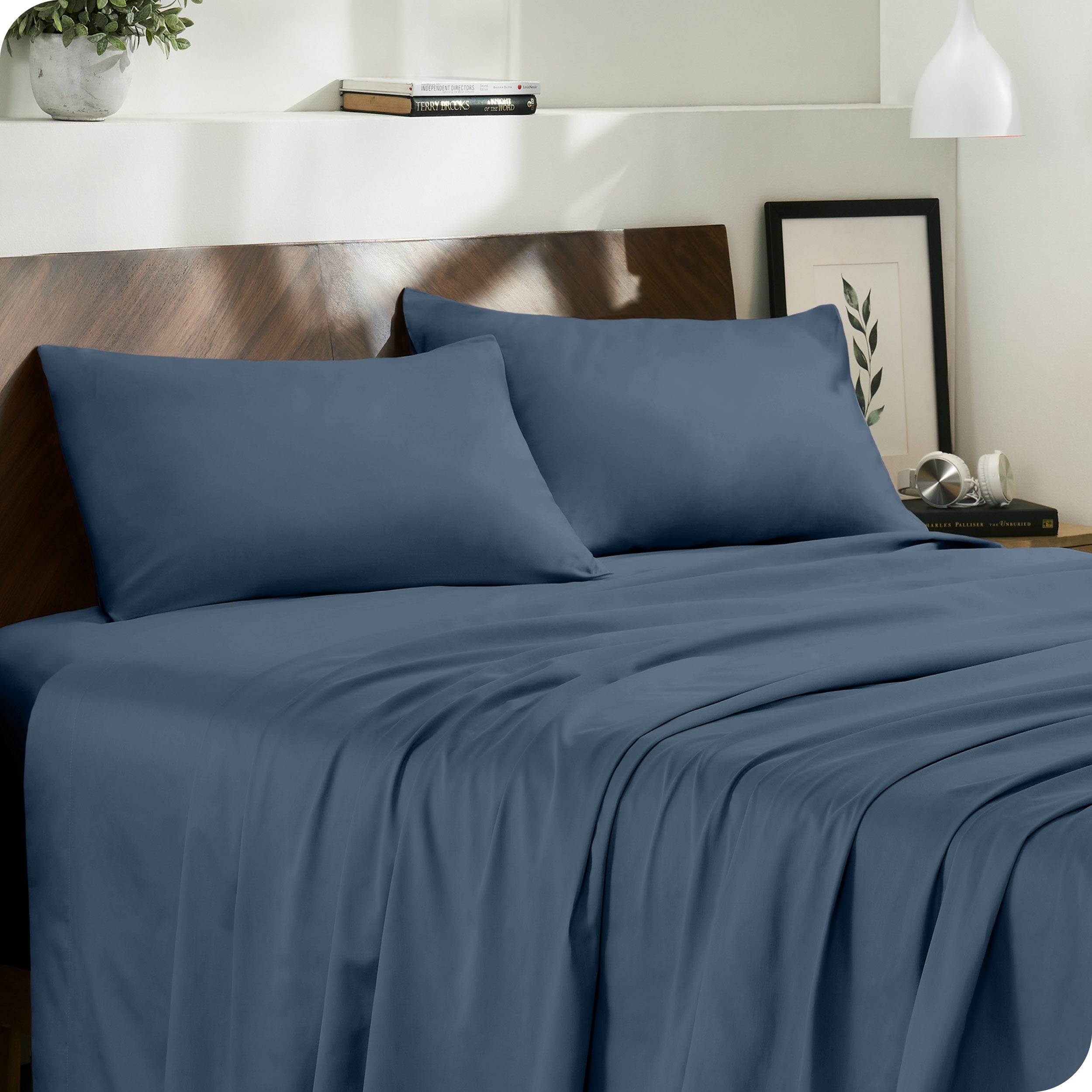 Modern bedroom with organic cotton sateen sheets on the bed