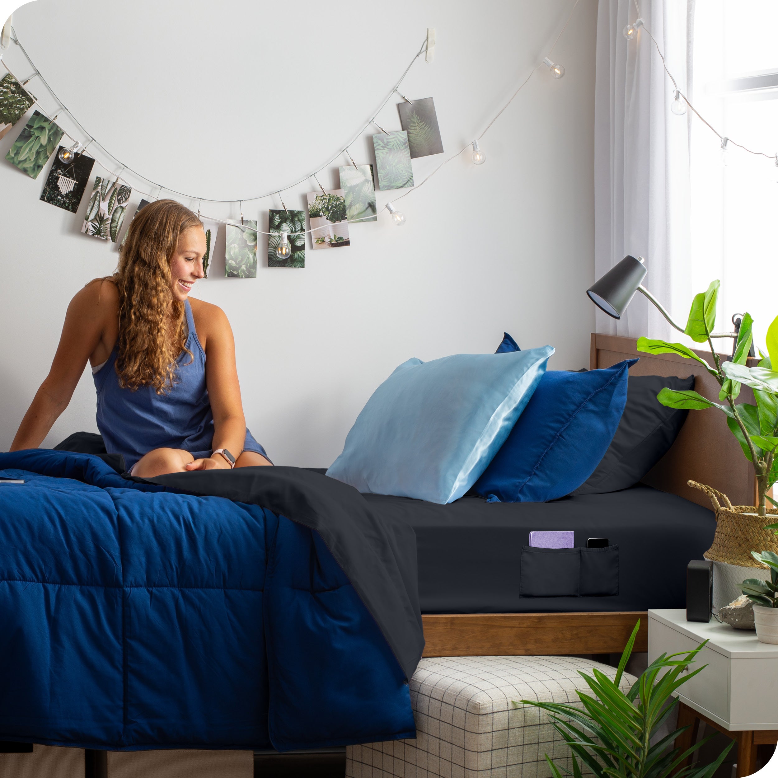 Bed made with a sheet set which has pockets on the side of the fitted sheet
