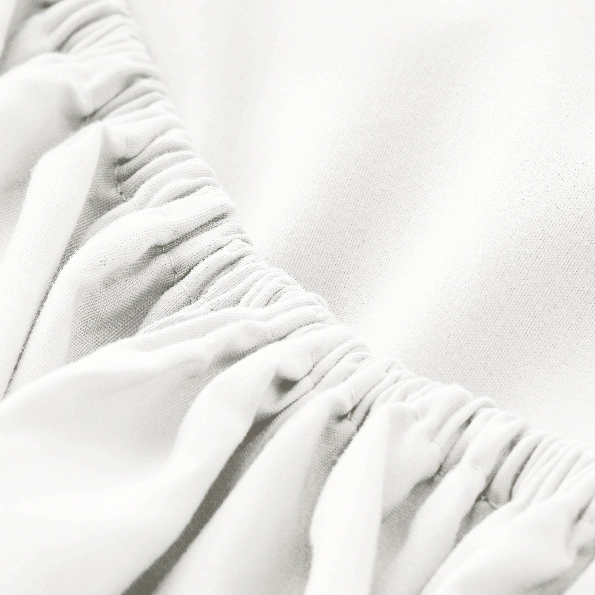 Close up of the elastic on the fitted sheet