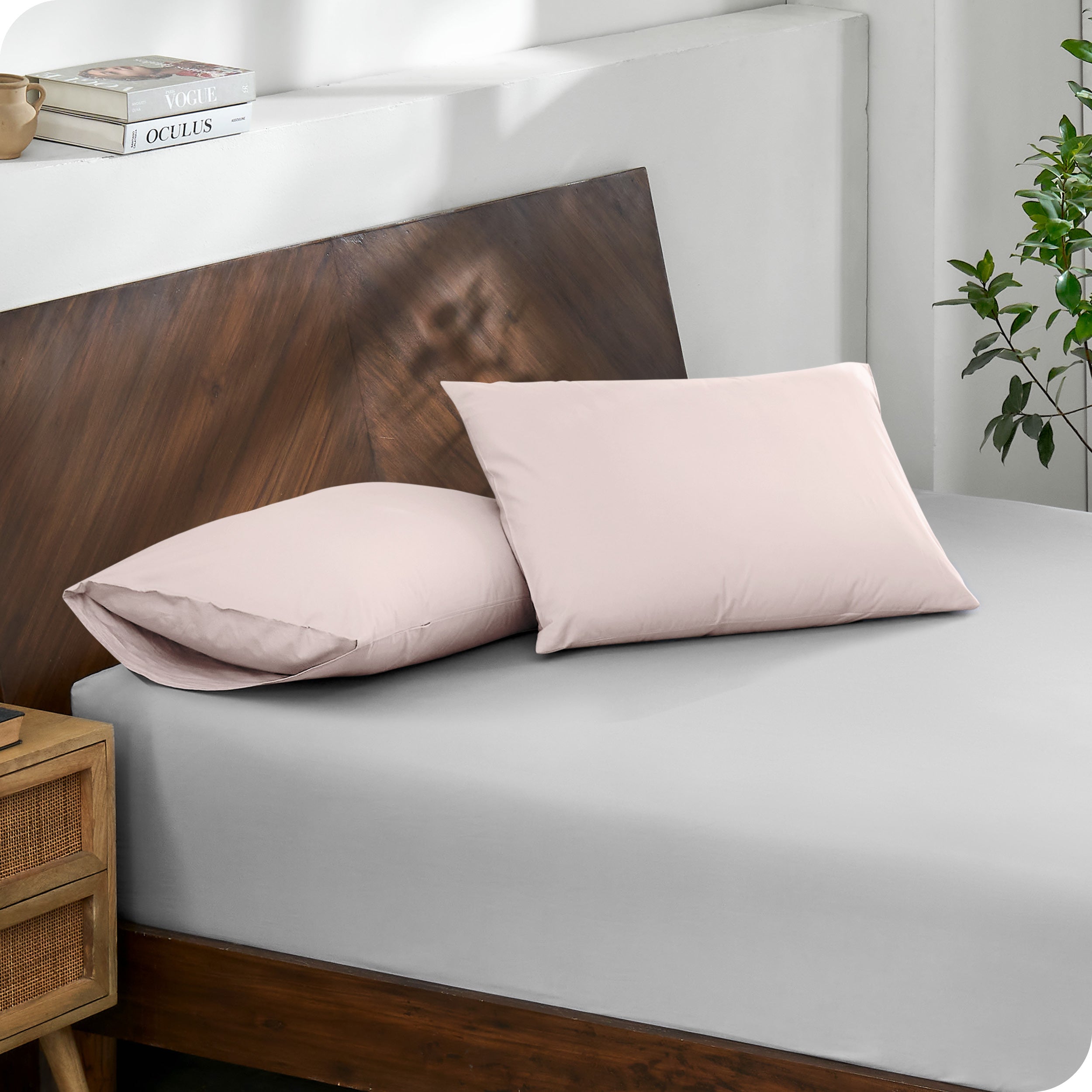 2 pillows with percale pillowcases on a bed