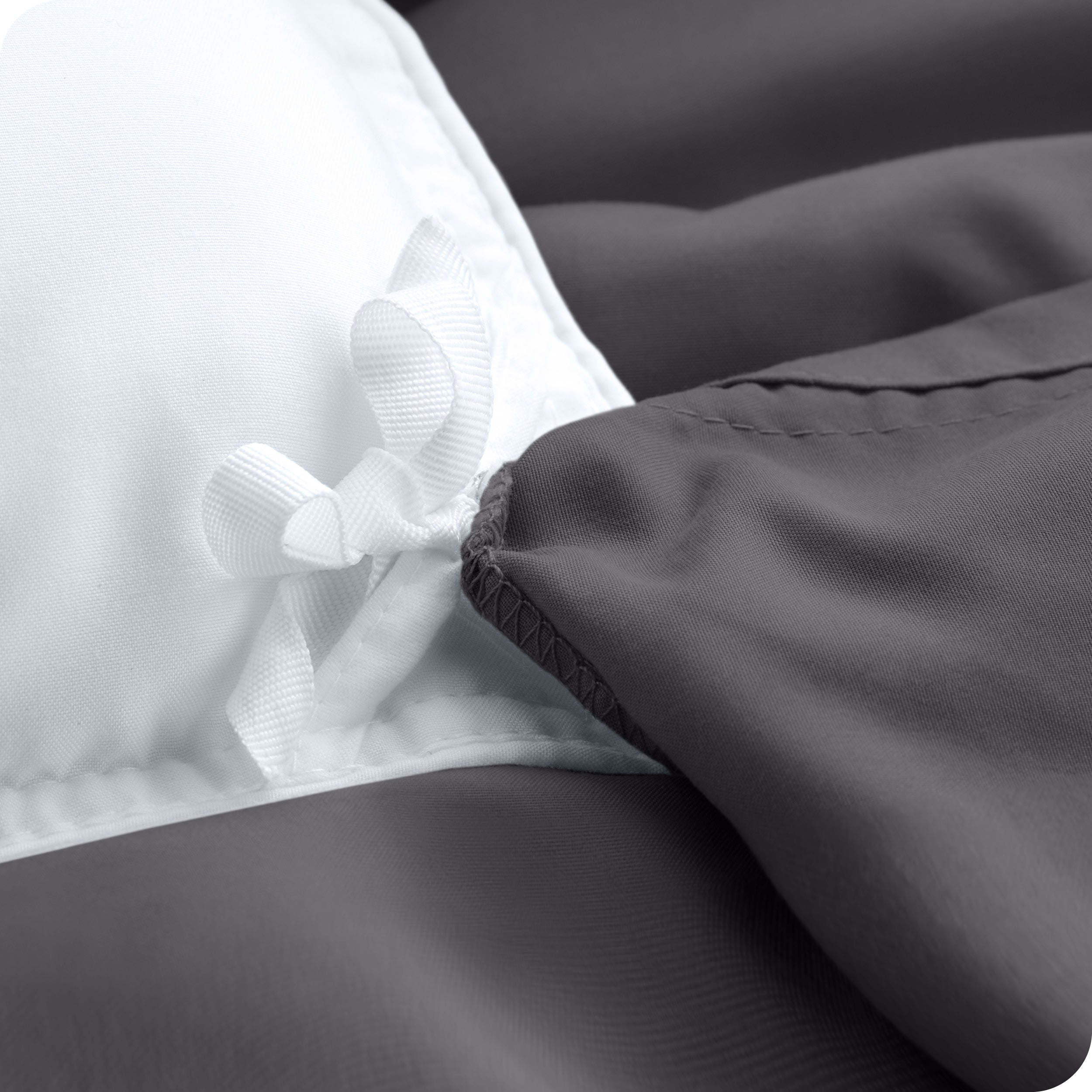 Corner ties used to secure a duvet insert to the duvet cover