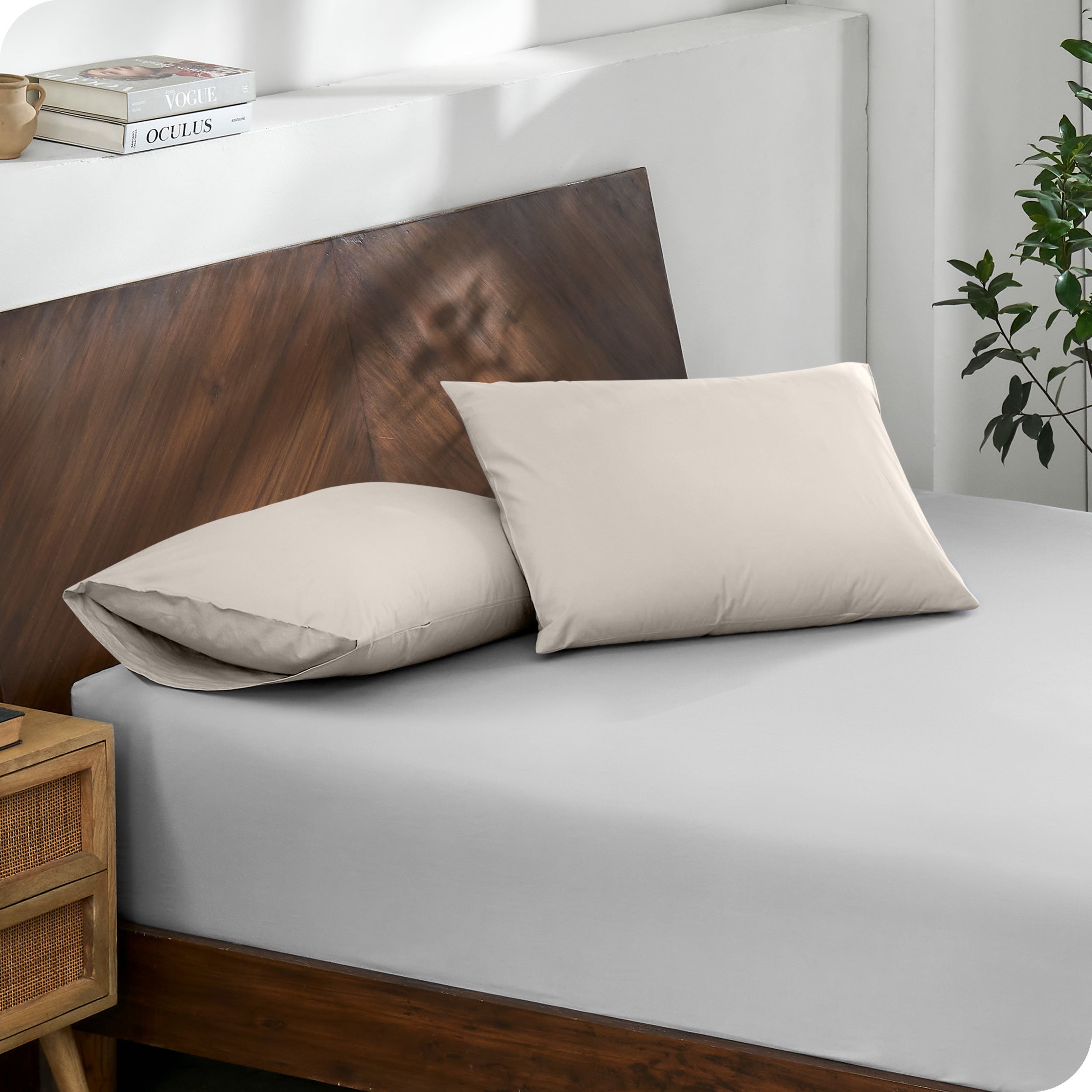 2 pillows with percale pillowcases on a bed