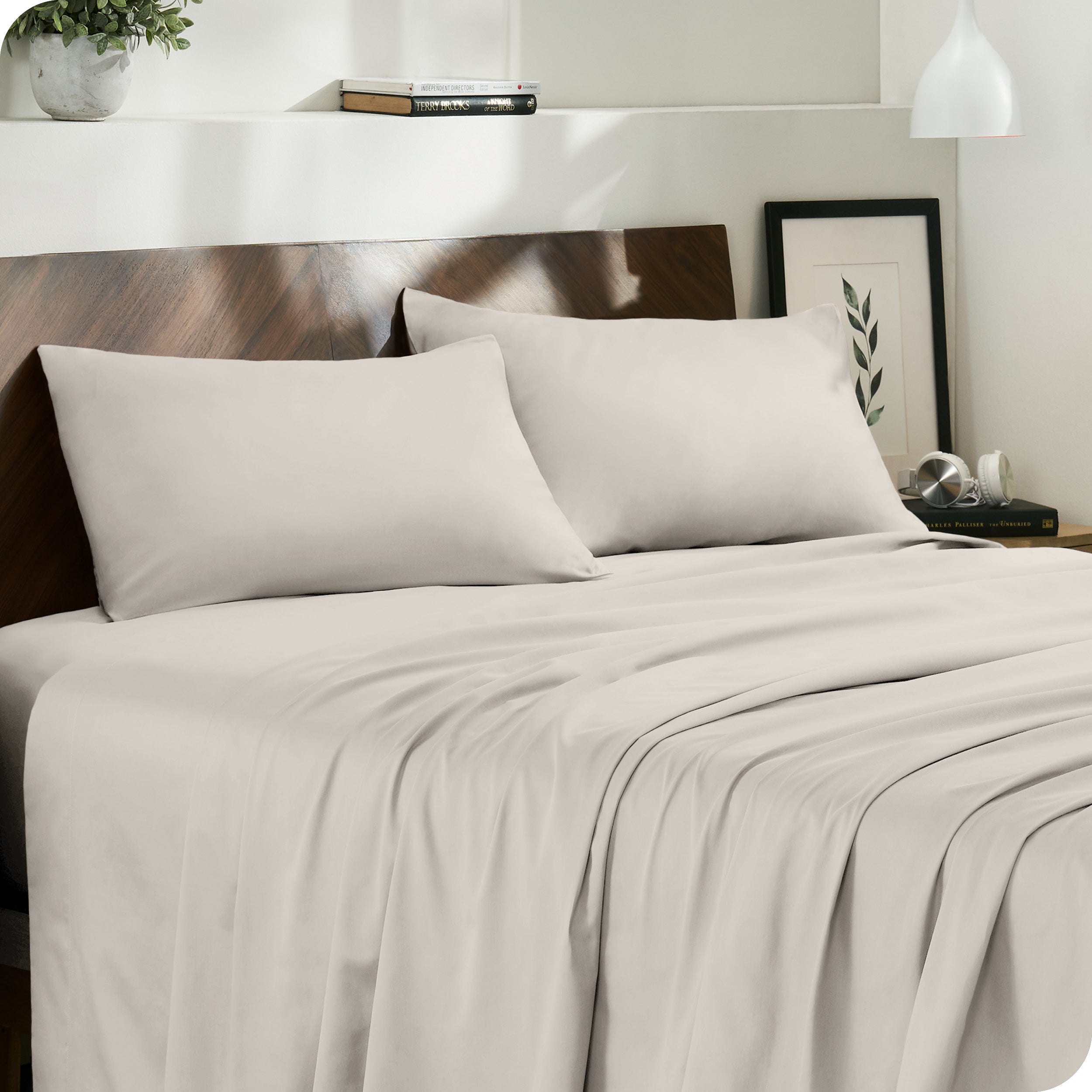 Modern bedroom with organic cotton sateen sheets on the bed