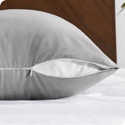 Close up of the zipper on a body pillow case
