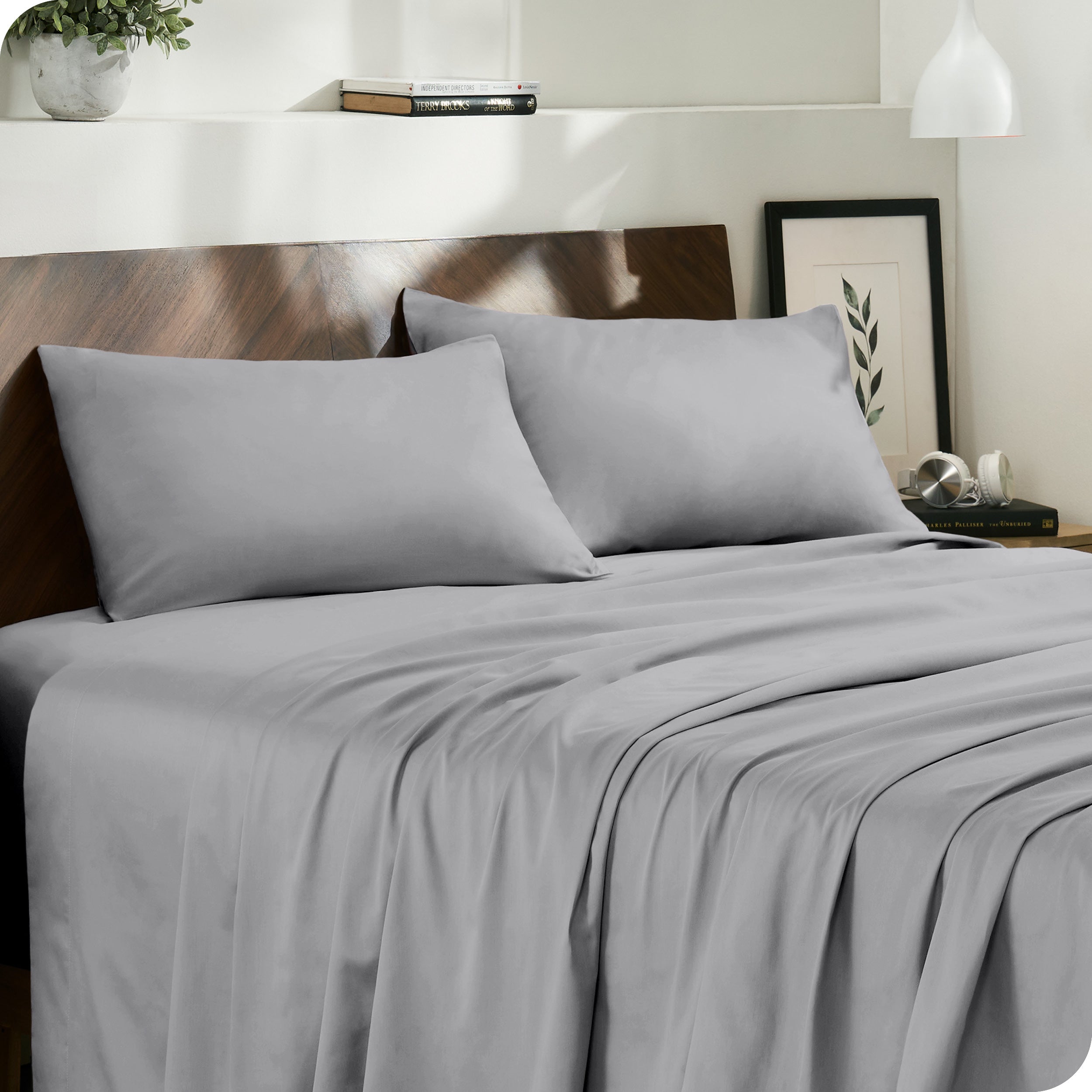 Modern bedroom with organic cotton sateen sheets on the bed