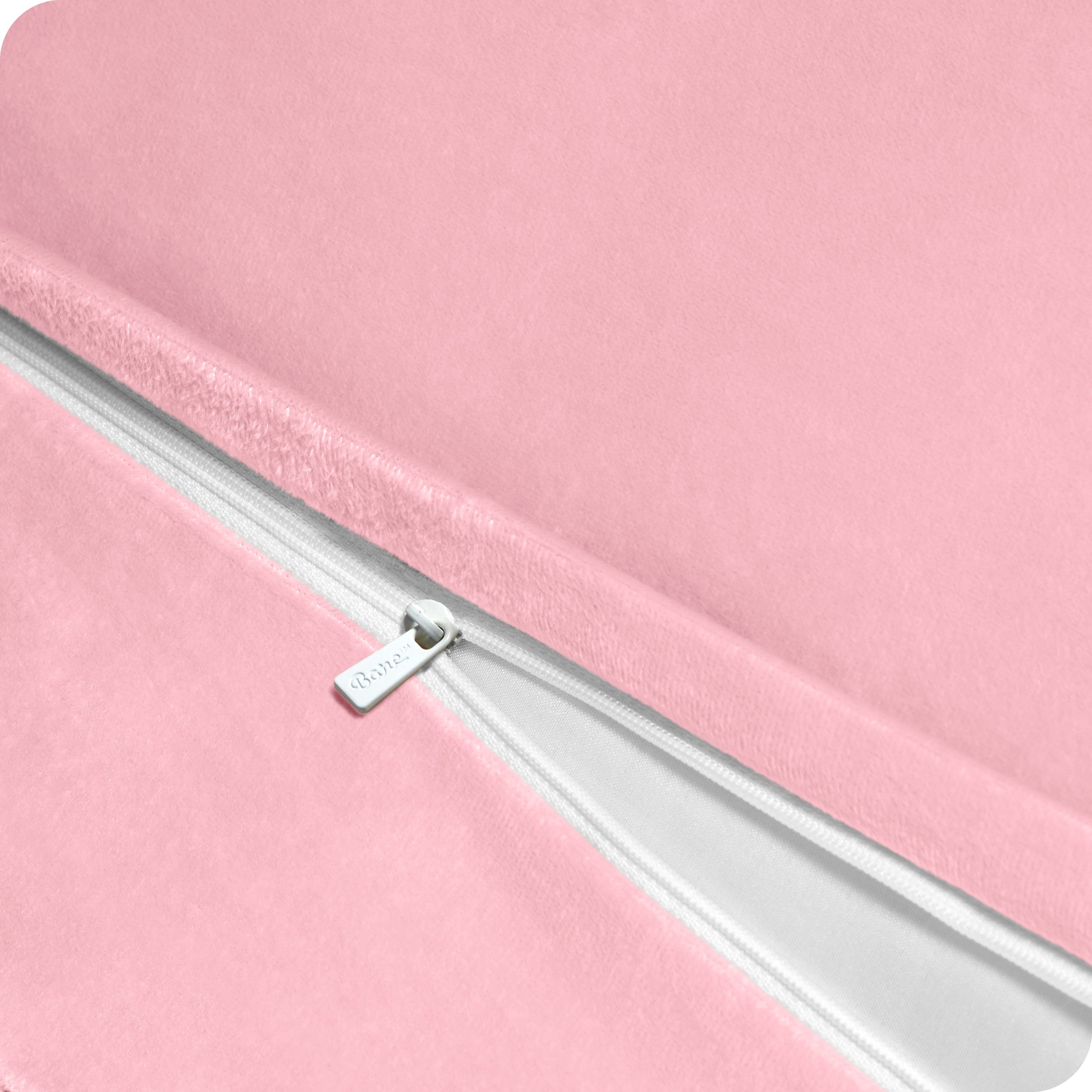 Close up of the zipper on a shaggy duvet cover