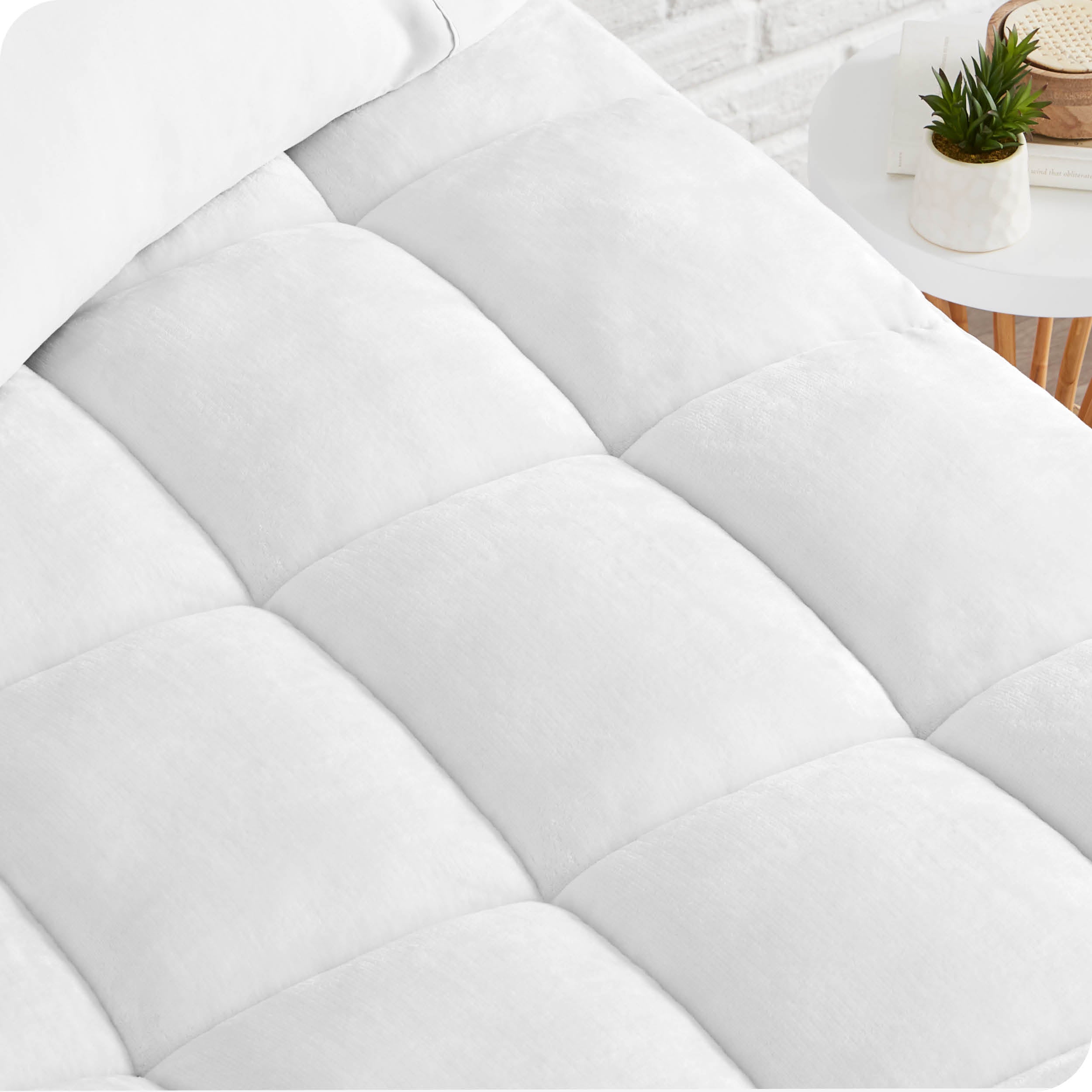 Close up of a mattress pad on a bed.