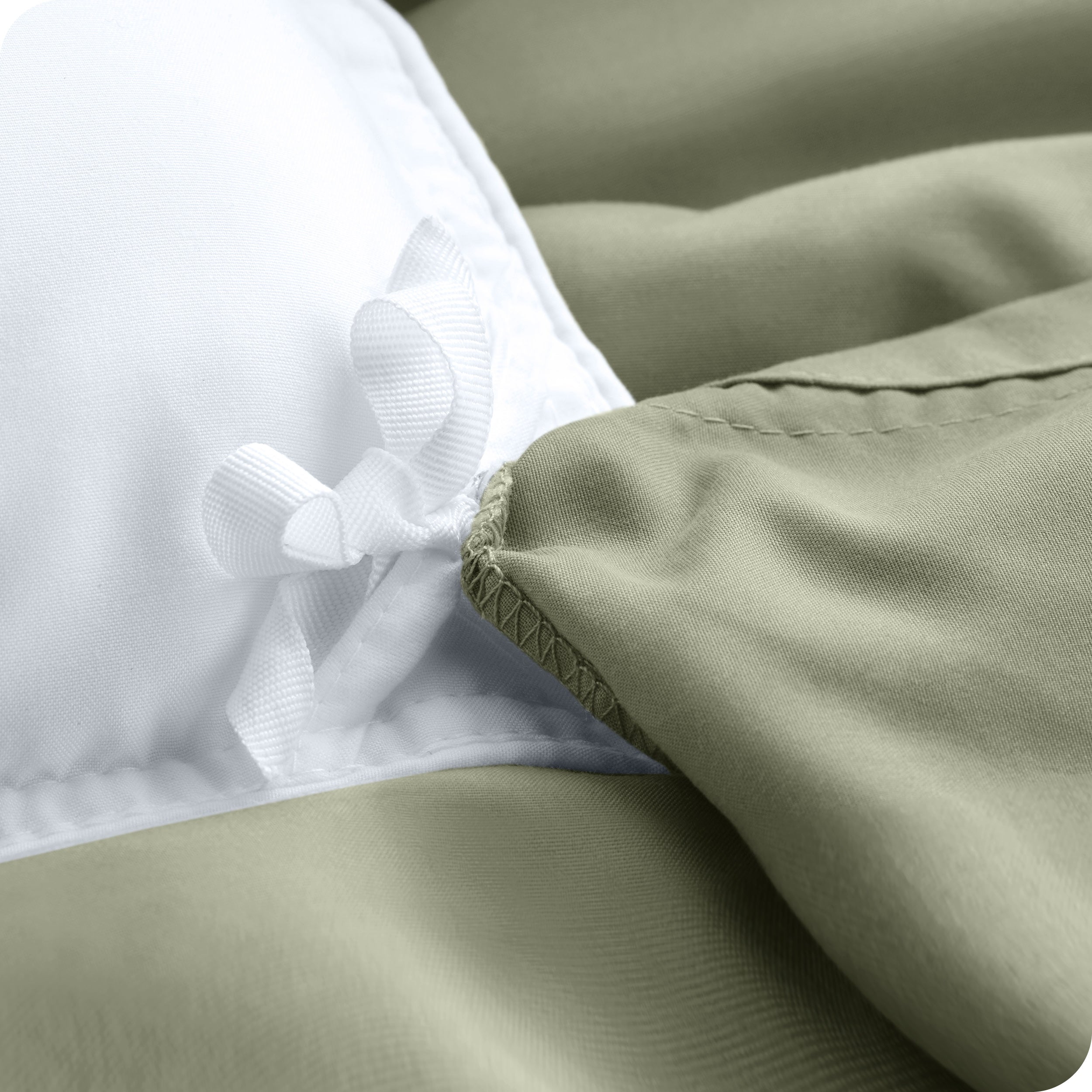 Corner ties used to secure a duvet insert to the duvet cover
