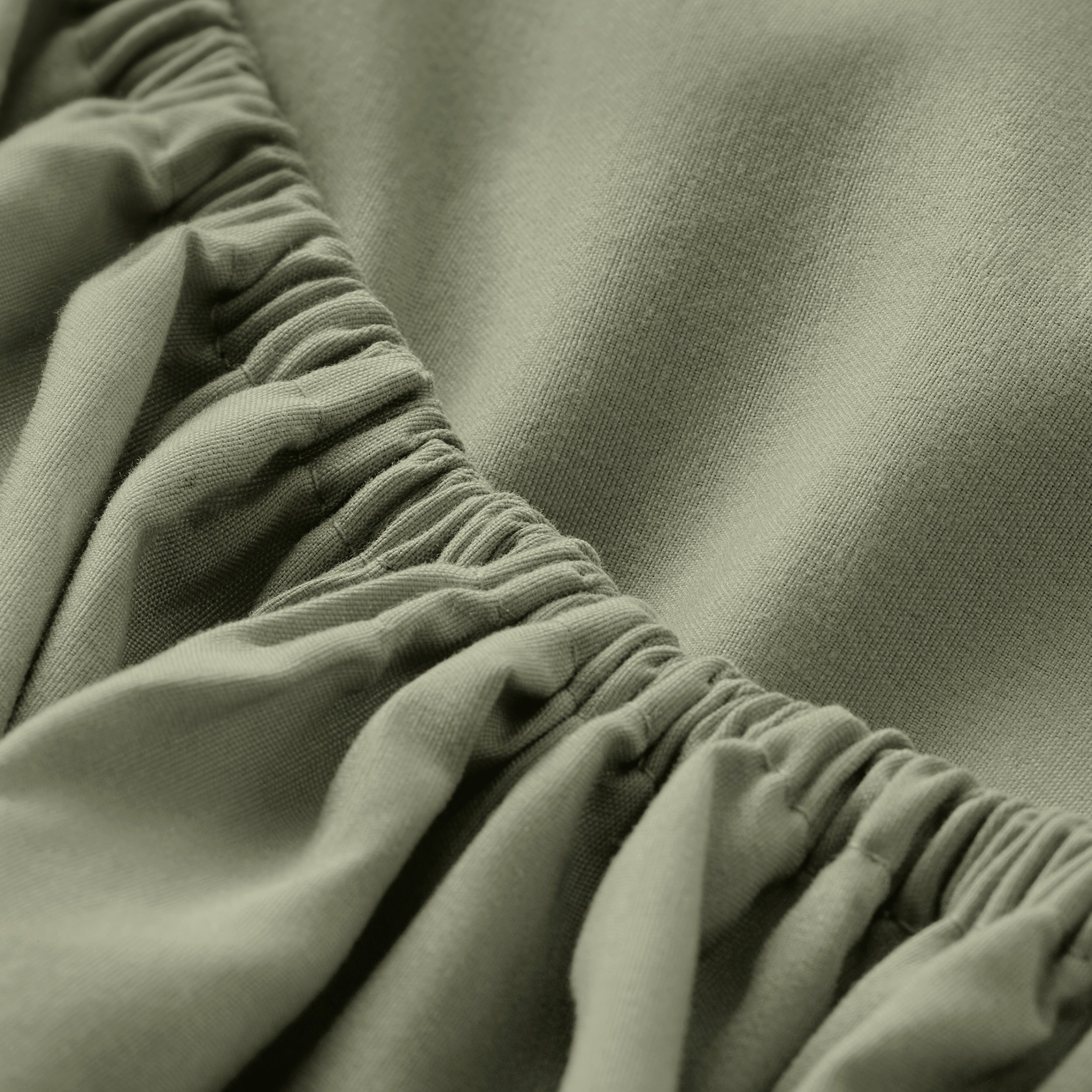Close up of the elastic on the fitted sheet