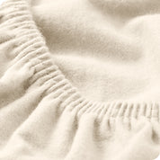 Close up of the elastic part of a fitted sheet