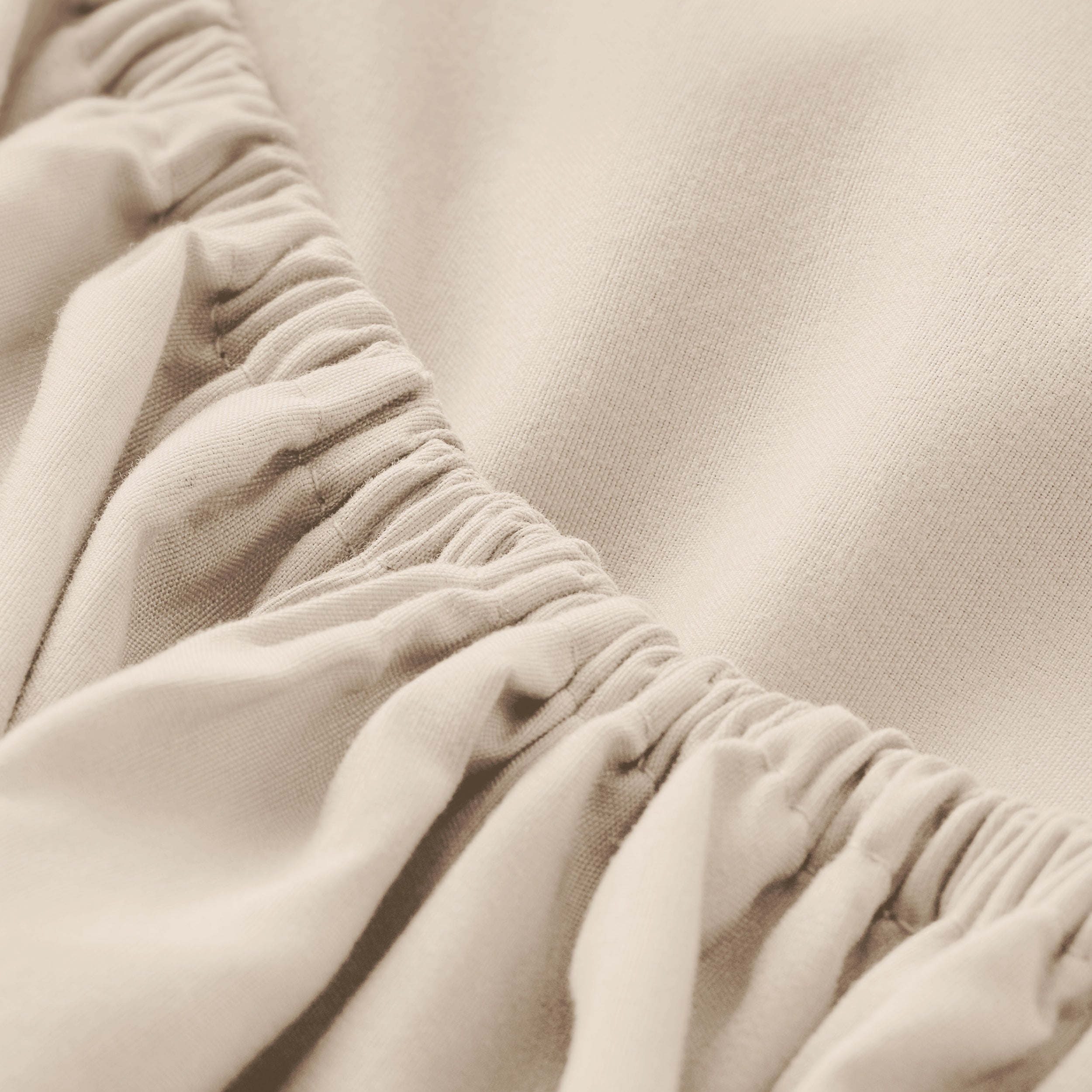 Close up of the elastic on the fitted sheet