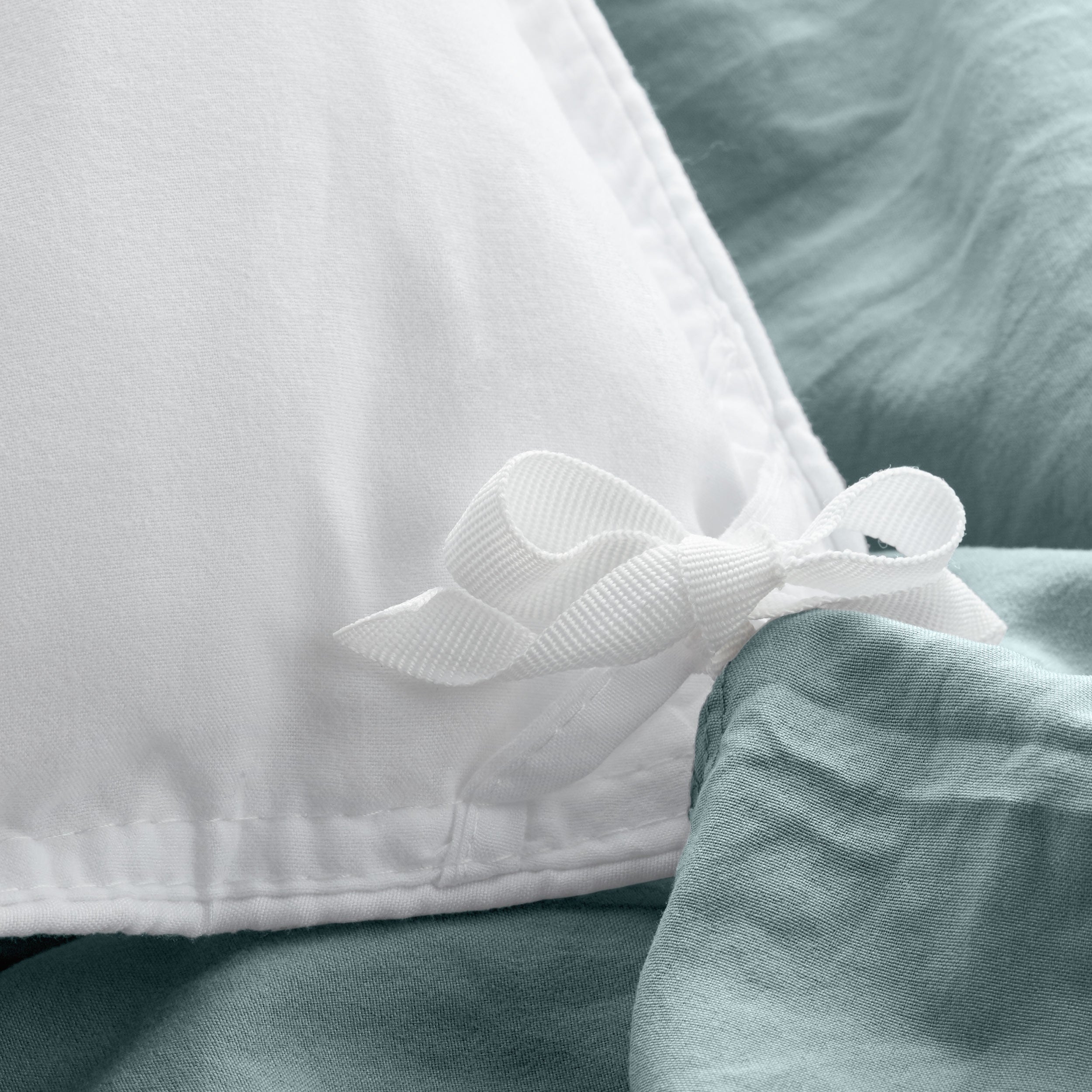Close up of cloth ties for attaching duvet insert to inside of duvet cover