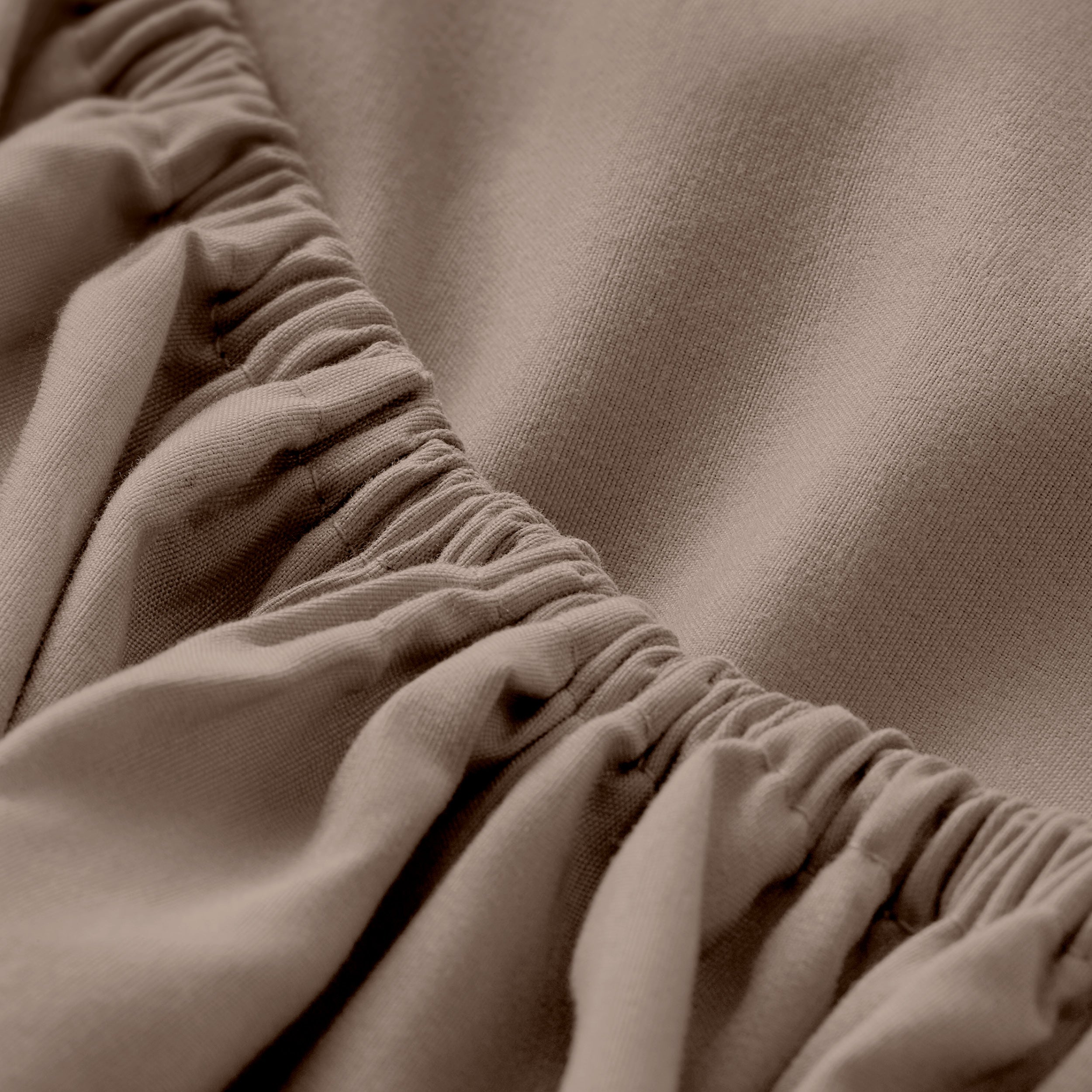 Close up of the elastic on the fitted sheet