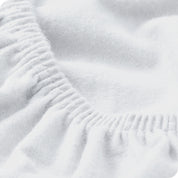 Close up of the elastic part of a fitted sheet