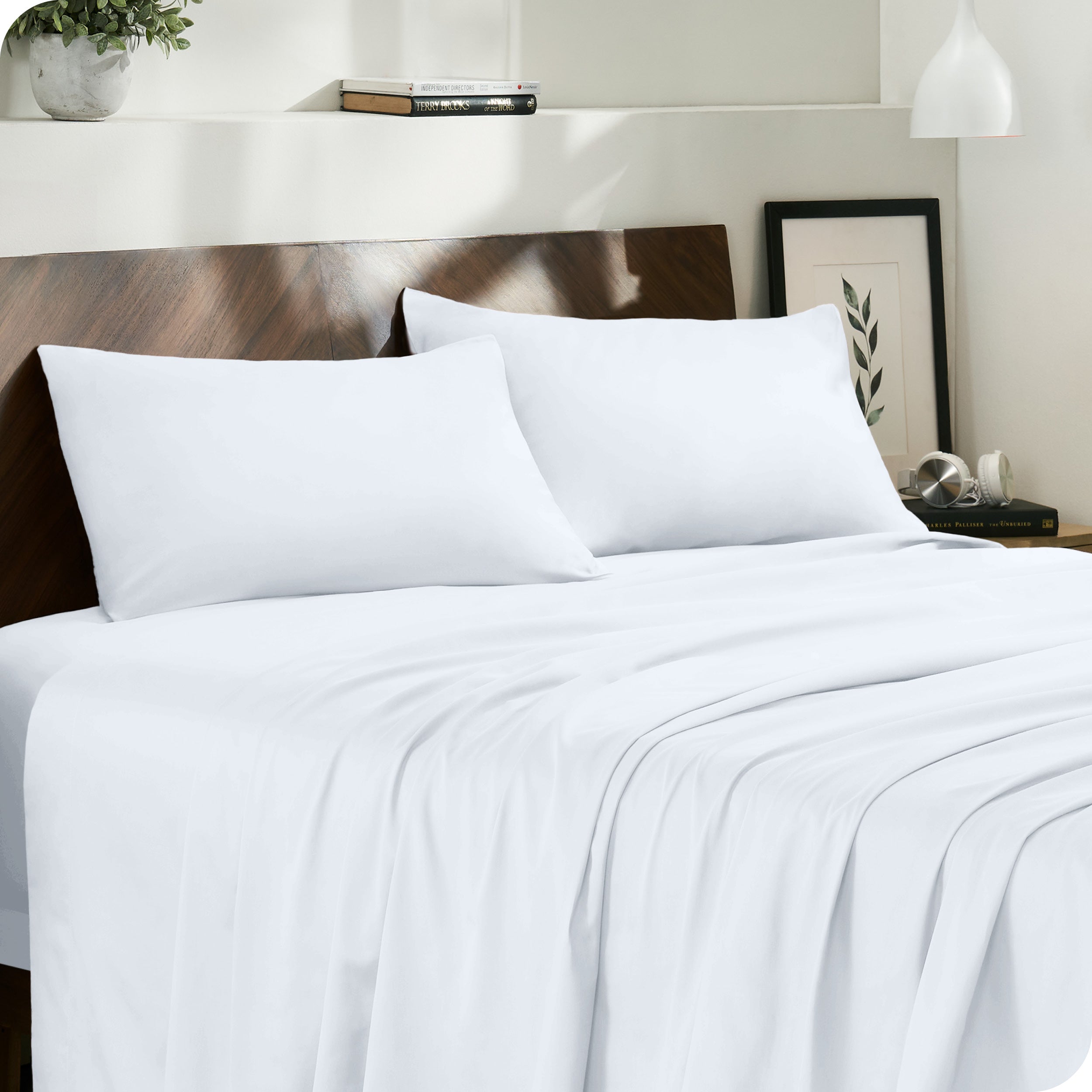 Modern bedroom with organic cotton sateen sheets on the bed