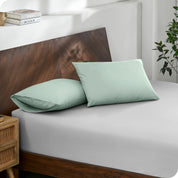 2 pillows with percale pillowcases on a bed