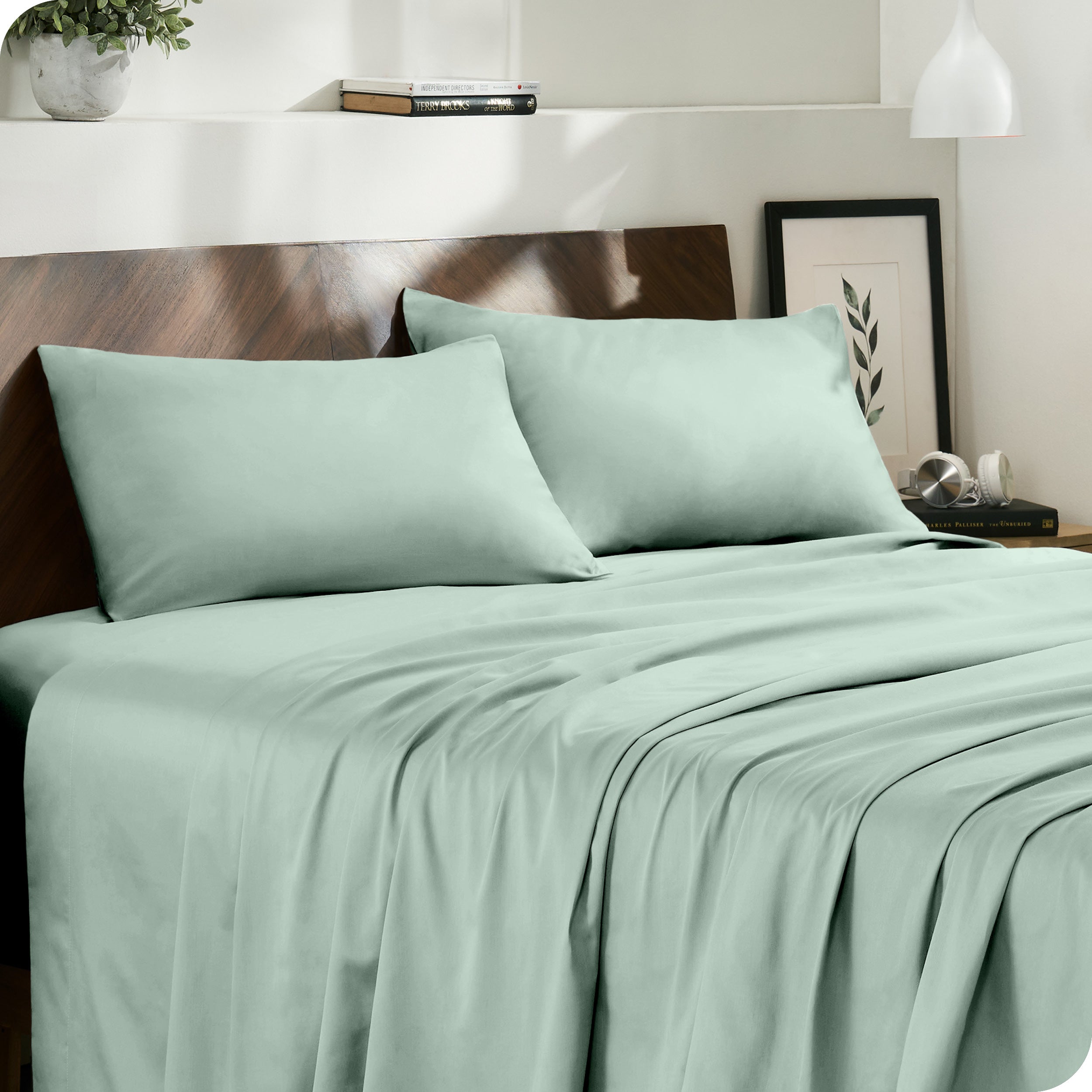 Modern bedroom with organic cotton sateen sheets on the bed