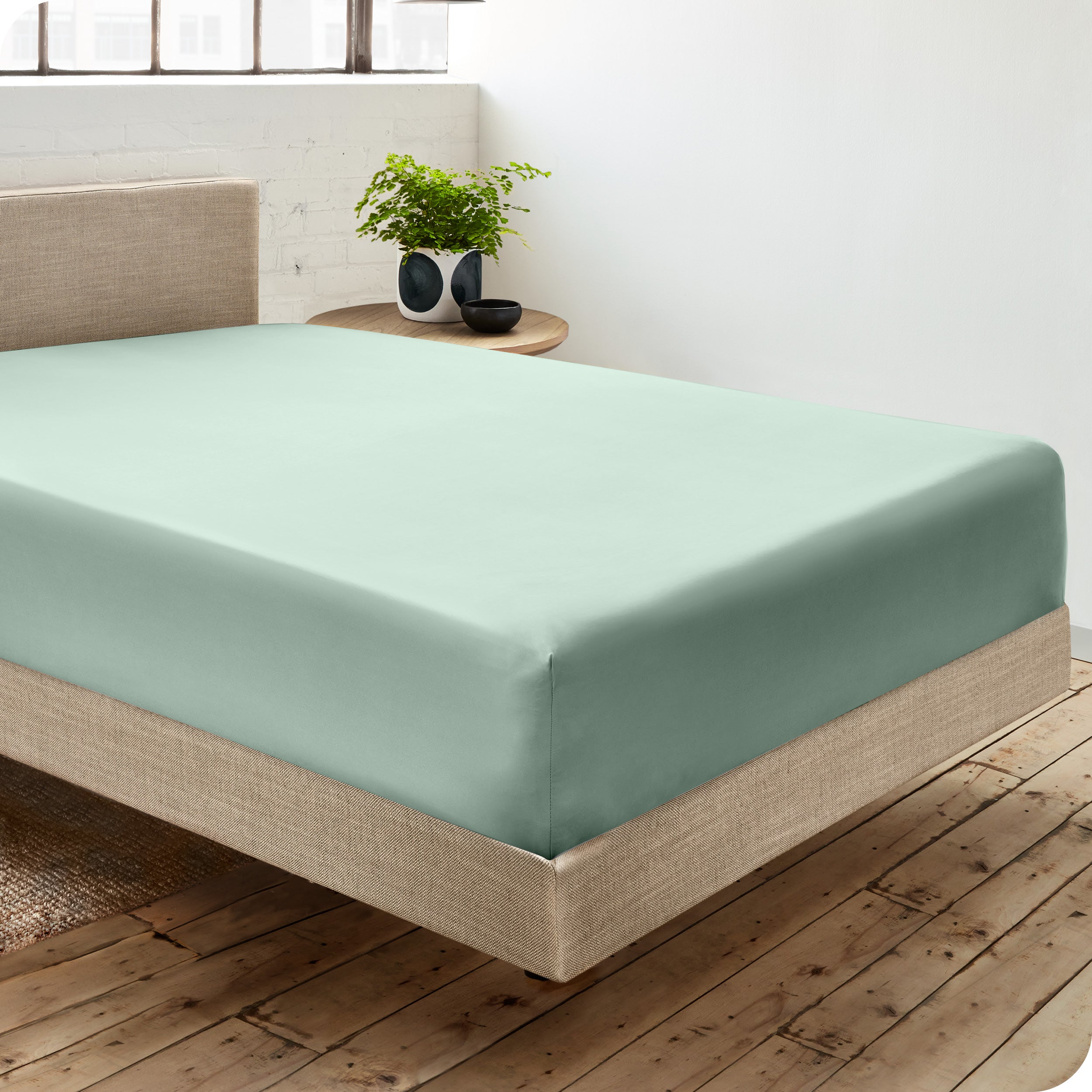 A single organic cotton fitted sheet on a bed