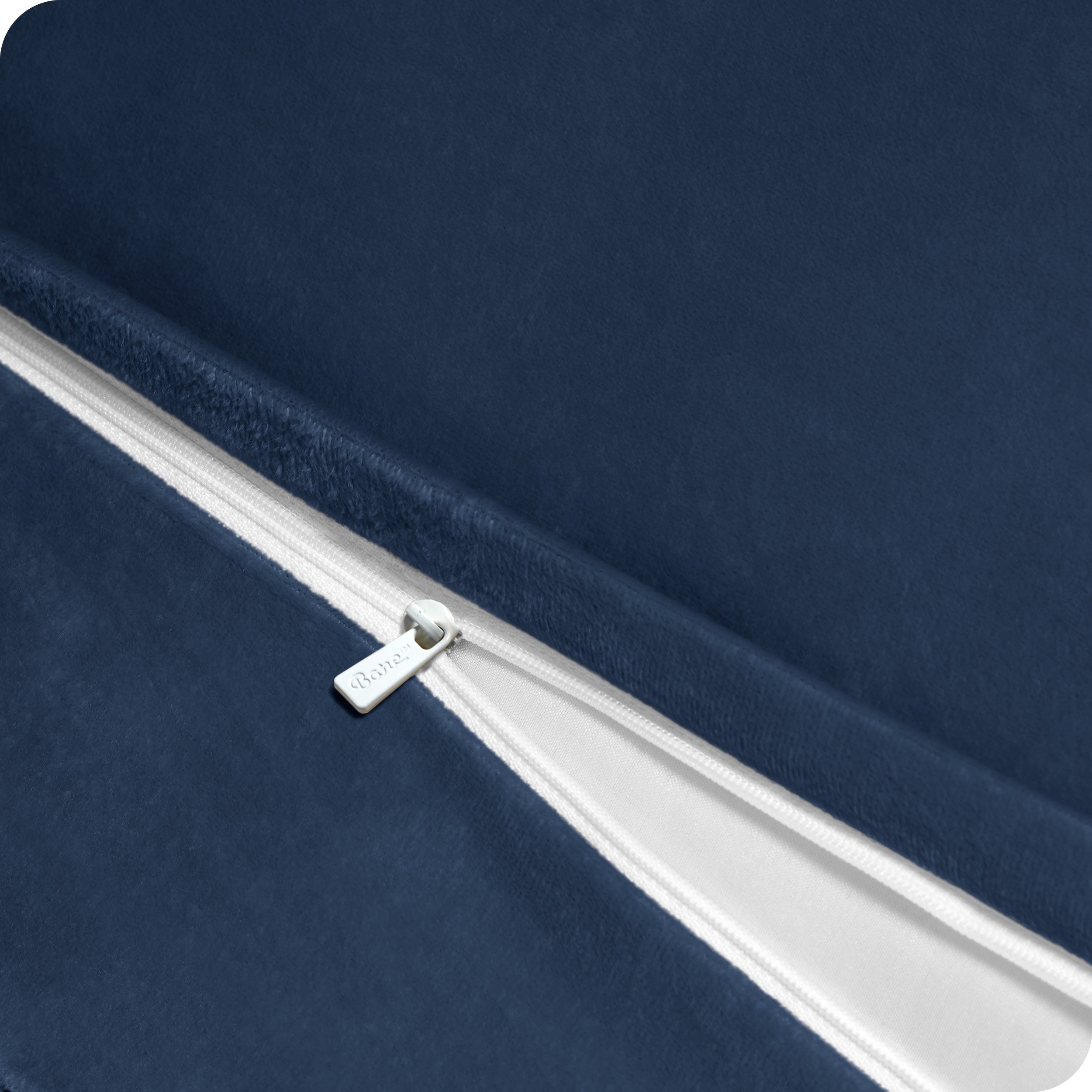 Close up of the zipper on a shaggy duvet cover