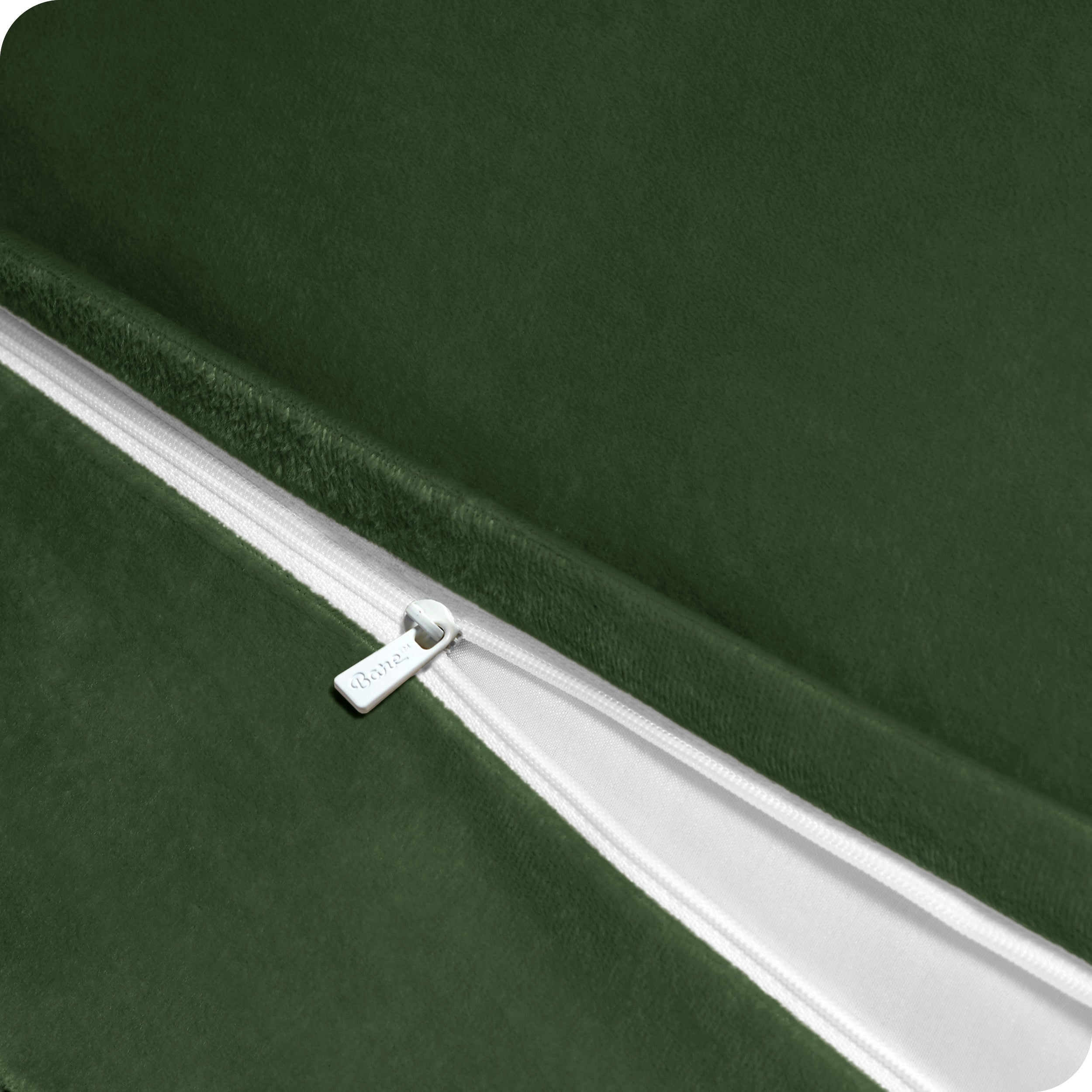 Close up of the zipper on a shaggy duvet cover
