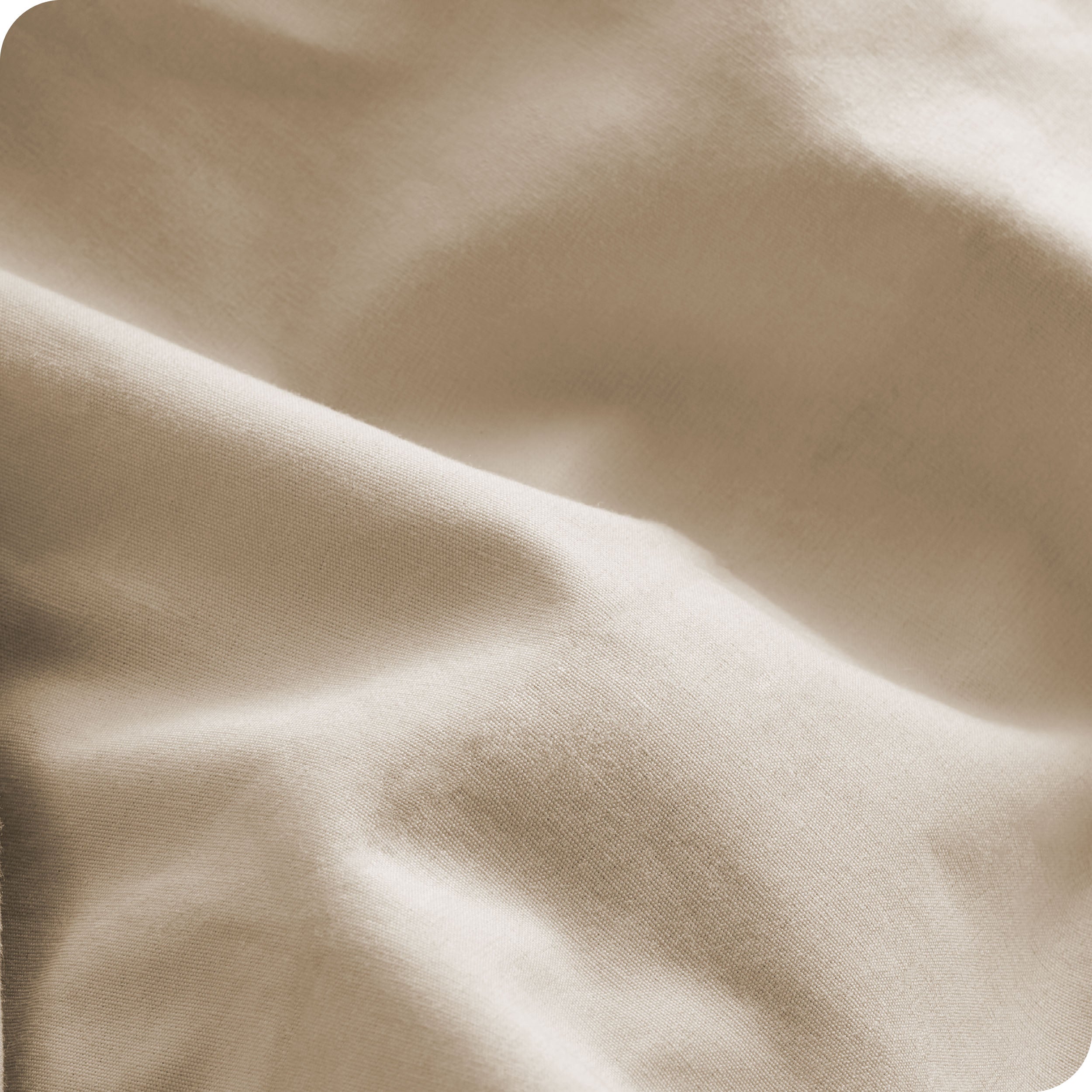A close view of the oraganic cotton percale duvet cover showing the texture, color, and fabric.