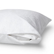 Close up of the zipper on a pillow protector